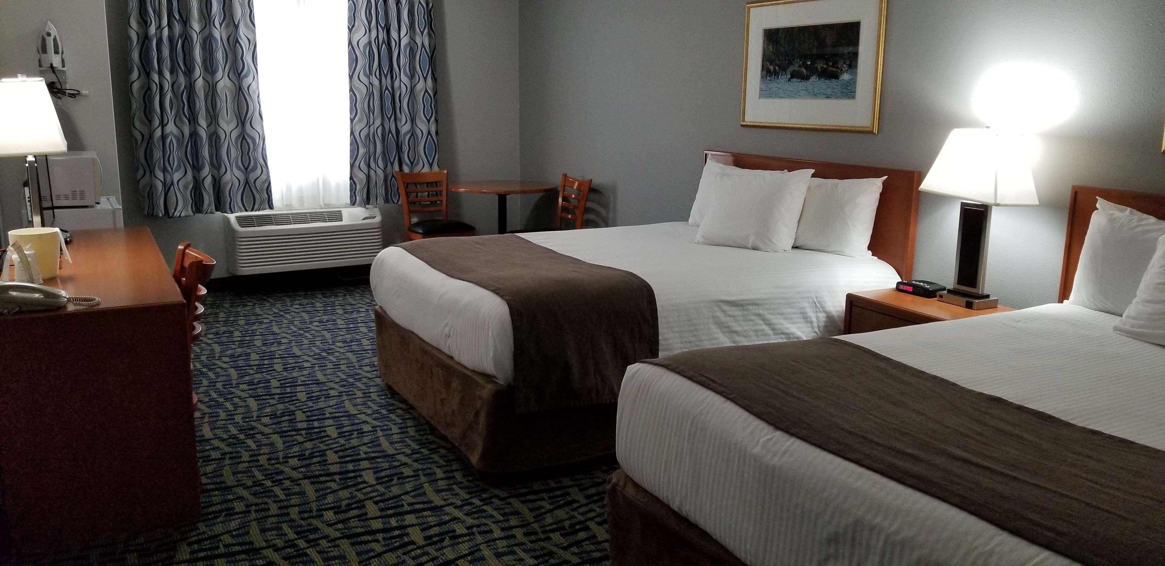 Surestay Plus Hotel By Best Western Lethbridge Ruang foto